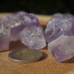Leuke kleine brokjes ruwe amethist