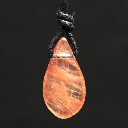 Golden healer hanger doorboord rood