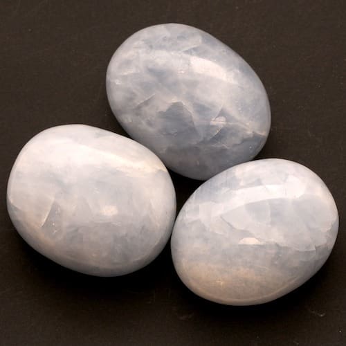 Blauwe calciet knuffelsteen