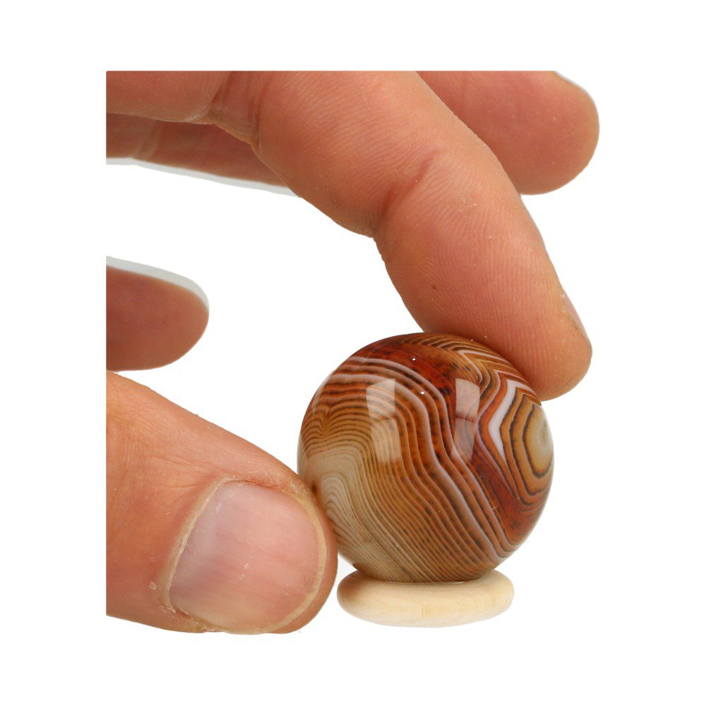 Leuke gestreepte carneool bol van 3cm met ringetje - met hand