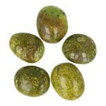 Groene opaal trommelsteen