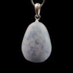 Blauwe calciet hanger met oogje