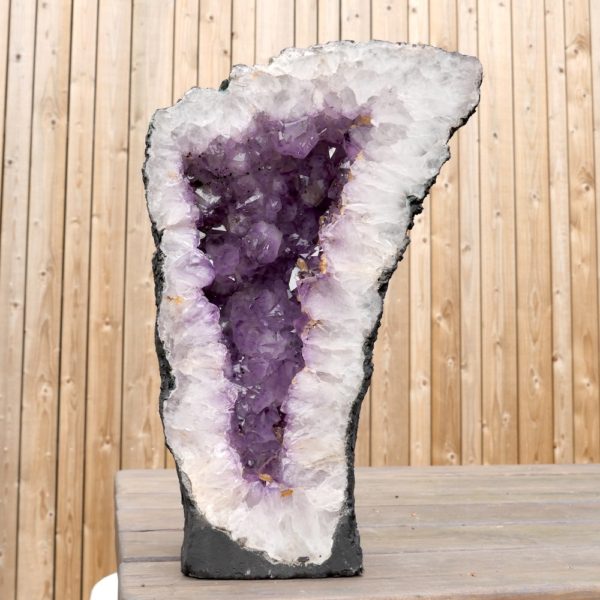 Amethist geode met heldere rand en een gewicht van 13,35kg uit Brazilië.
