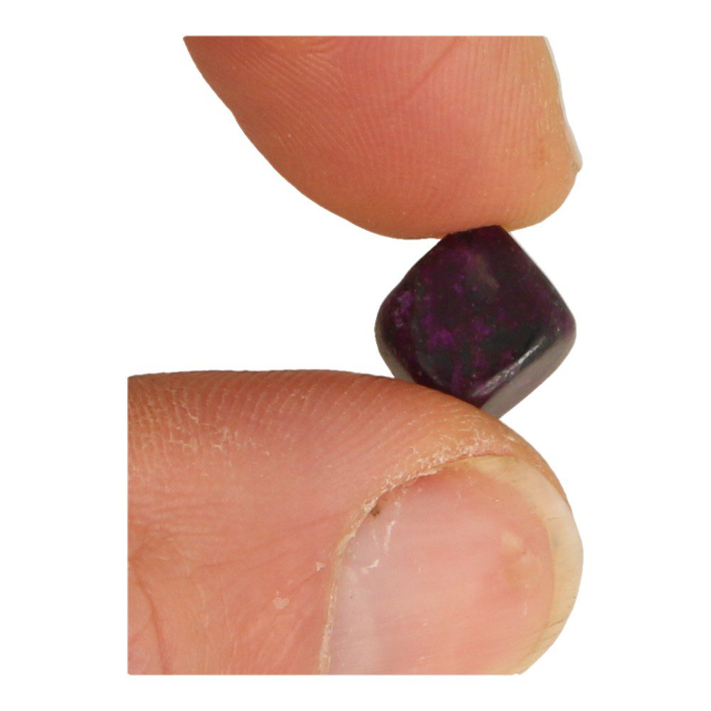 Voorbeeld 1 van een fraaie paarse sugiliet trommelsteen van circa 1-2cm lengte