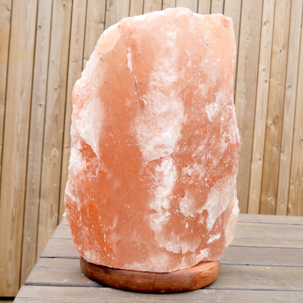 Himalaya zoutlamp met een gewicht van 18-24kg, inclusief bolletje - zijaanzicht