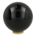 Fraaie als spiegel gepolijste zwarte obsidiaan bol van 10cm met houten ringetje