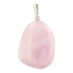 Fraaie paars-roze kunziet hanger met zilveren oogje en afmeting van circa 2cm hoog en 1,5cm breed