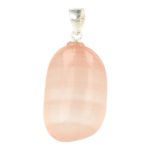 Rode calciet hanger met zilveren oogje met een hoogte van 1,5-2cm