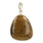 Fraaie bronziet hanger met zilveren oogje en ongeveer 1,5-2cm hoog