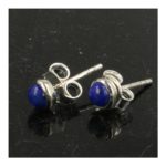 Fraaie lapis lazuli oorbellen in zilver met een knopje van 4mm
