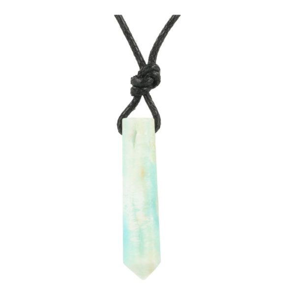 Fraaie lichtblauwe carribean blue calciet hanger doorboord in puntvorm aan zwart waxkoord