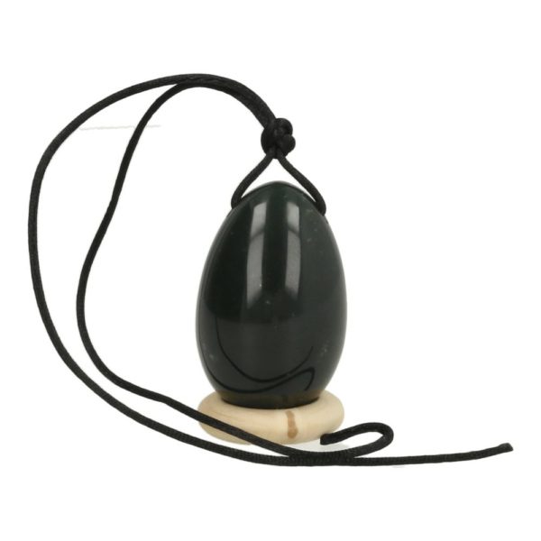 Donkergrorne jade nefriet yoni ei met afmeting van 40 x 25mm, maat M