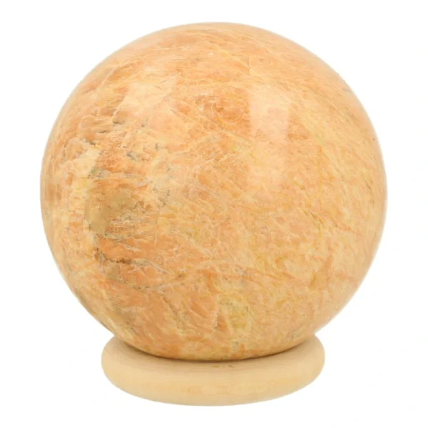 Mooie lichte maansteen bol met diameter van 83mm op houten ring