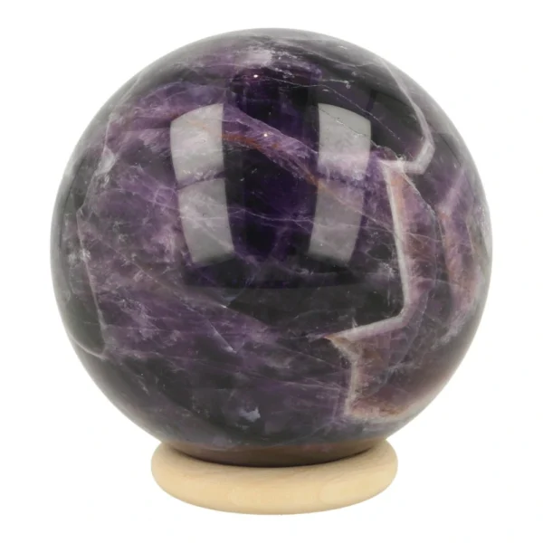 Mooie donkerpaarse amethistkwarts bol met een diameter van 69mm op houten ring