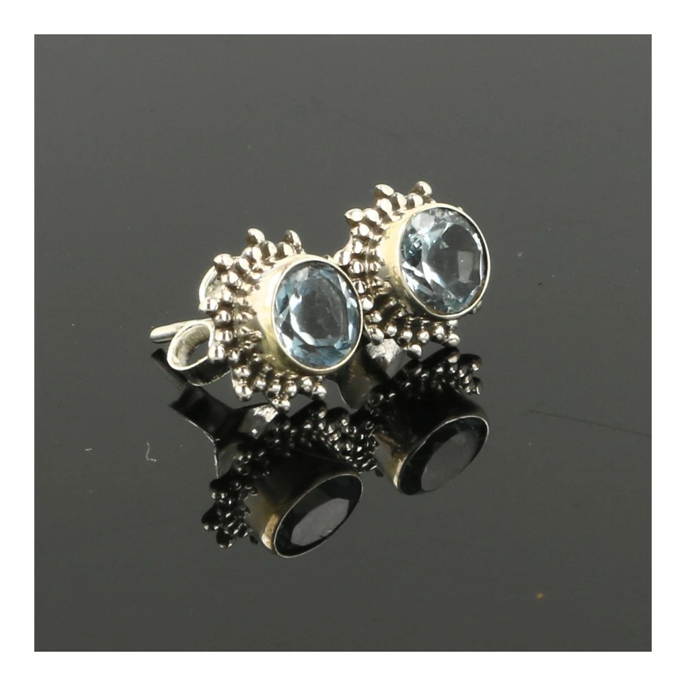 Blauwe topaas oorbel facet geslepen in zilver 4mm