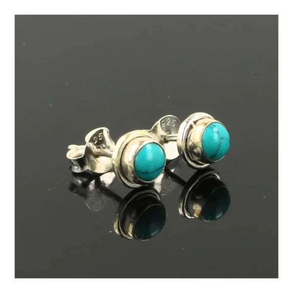 leuke turquoise oorbellen in zilver met turquoise van 4mm diameter in oorsteker uitvoering, ontwerp nr1