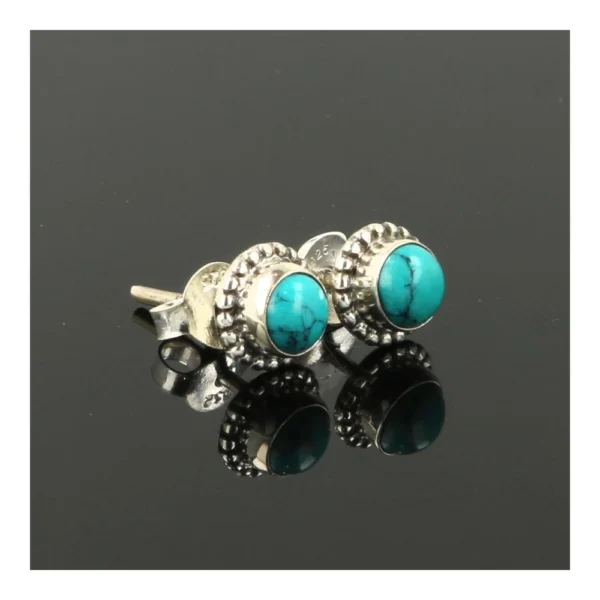 leuke turquoise oorbellen in zilver met turquoise van 4mm diameter in oorsteker uitvoering, ontwerp nr2