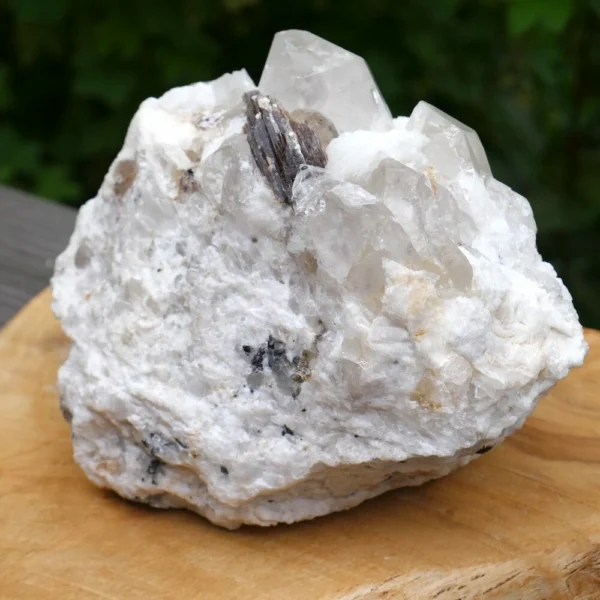 Uniek stuk bergkristal met topaas kristal, mica en zwarte toermalijn uit Pakistan. Wat een fijne energie!