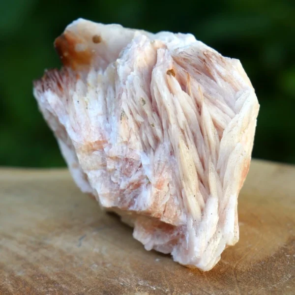 Leuk stukje bariet met een aantal vanadiniet kristallen nr5