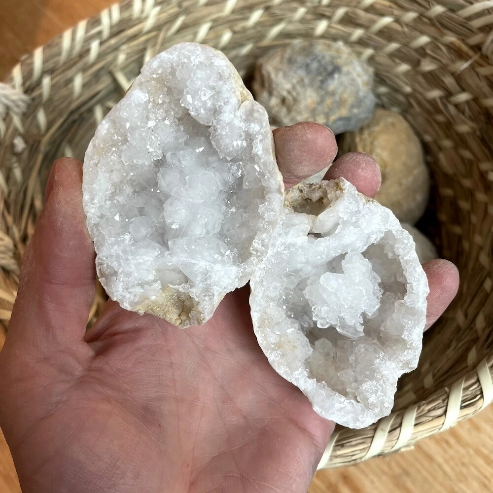 Bergkristal geode verrassing 9-10cm