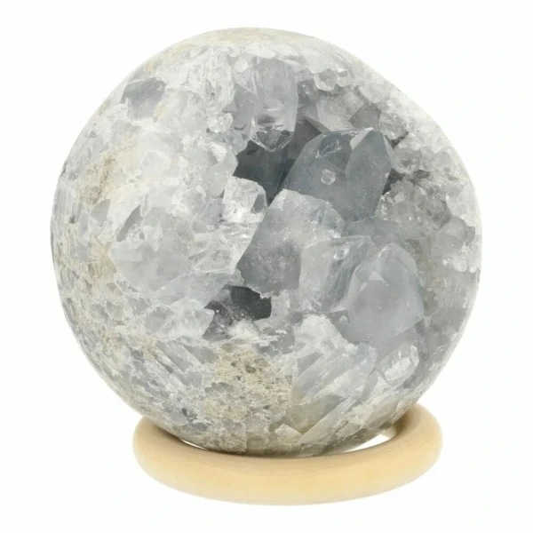 Fraaie half ruwe celestien bol van 9cm diameter op houten ring en met kristallen