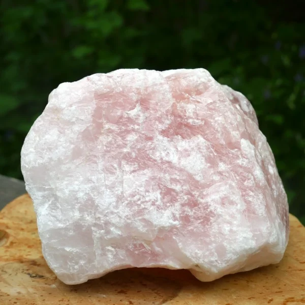 Helder roze rozenkwarts ruw van 16cm breed
