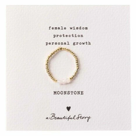 Maansteen ring clarity goudkleurig en op rekbaar koord van A Beautiful story