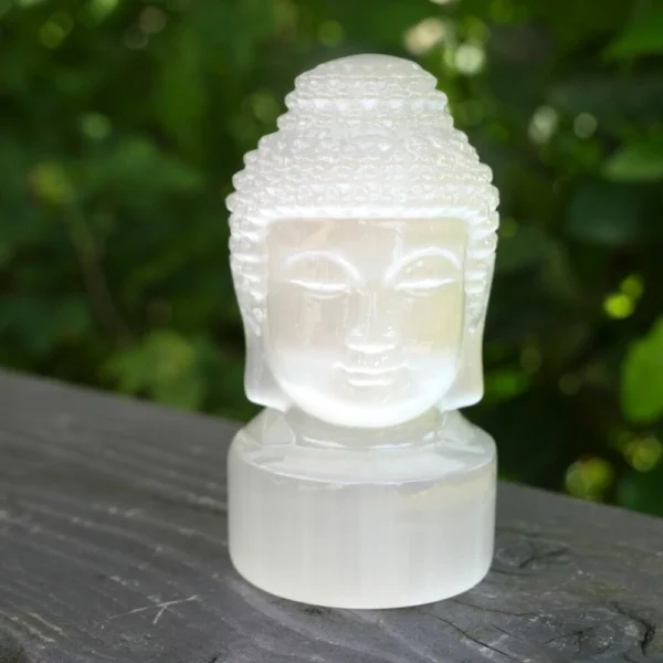 A-kwaliteit seleniet boeddha hoofd van 8cm hoog met verfijnd ontwerp en heldere energie