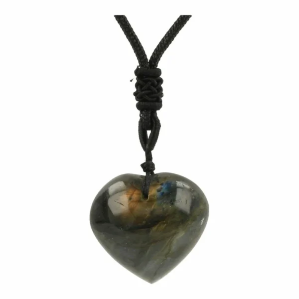 Leuke labradoriet hartje hanger van ongeveer 3cm breed aan zwart waxkoord