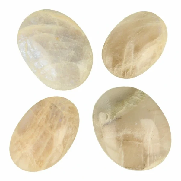 Fraaie maansteen knuffelsteen met blauwe glans uit Tanzania