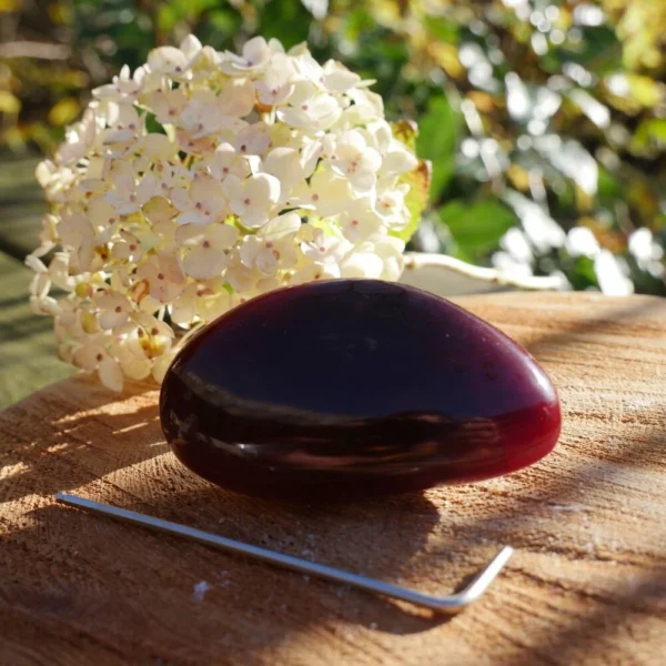 Fraaie assteen knuffelsteen carneool met ruimte voor een symbolische hoeveelheid as