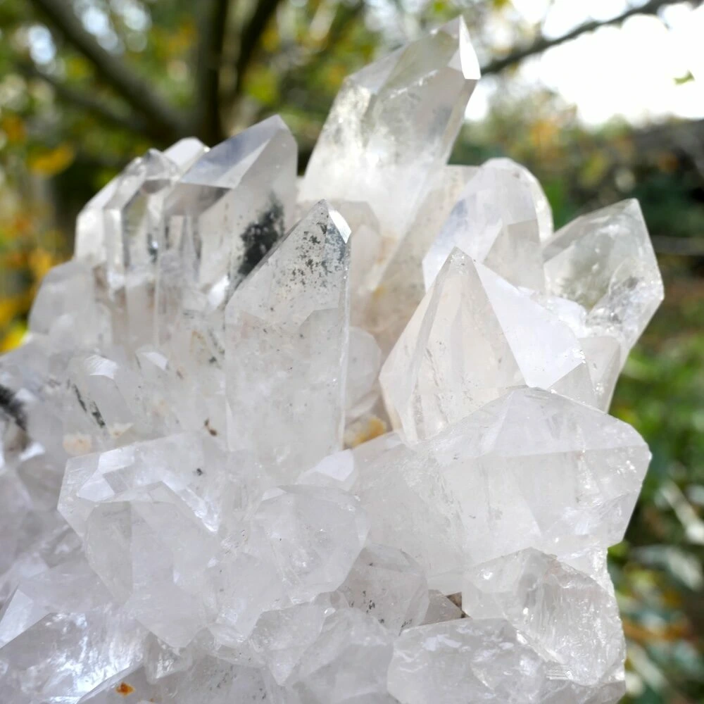 Bergkristal cluster voor gouden driehoek boog pagina slaapkamer