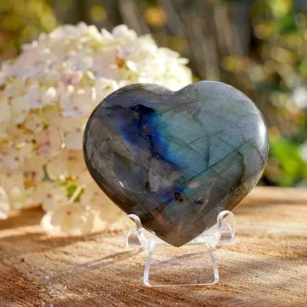 Fraaie assteen of mini urn van labradoriet in de vorm van een hart