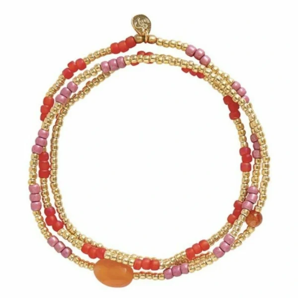 Carneool armband 'energetic' van a beautiful story. Sierlijk om 3x rondom je pols te dragen met goudkleurige accenten