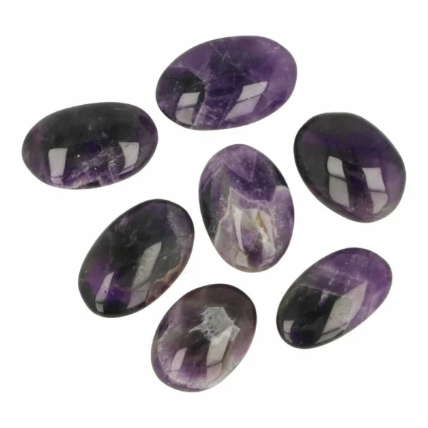 Donkerpaarse amethist knuffelsteen van 4-5cm lang en mooi plat