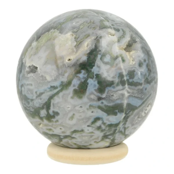 Bijzondere mosagaat bol met diameter van 58mm op houten ring