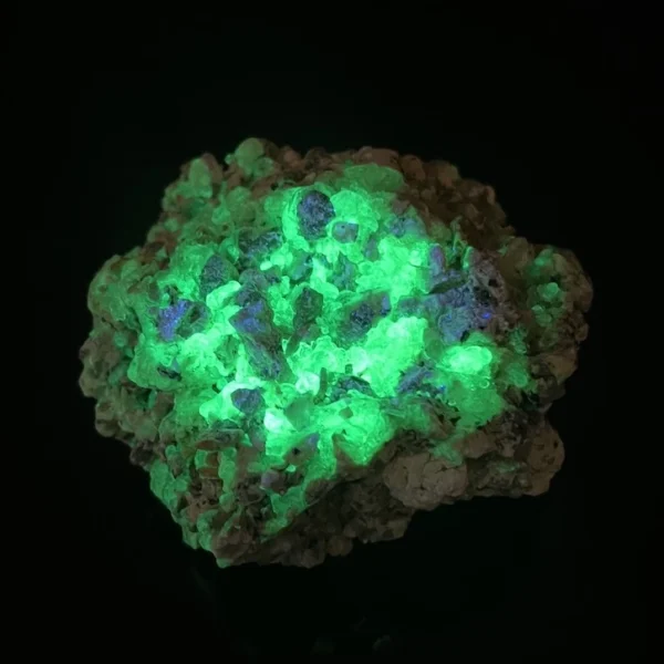 Fraaie hyaliet opaal nr2 met felgroene fluorescerende reactie