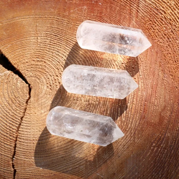 Fijne heldere bergkristal massagestaaf met ronde onderkant en 5cm lang