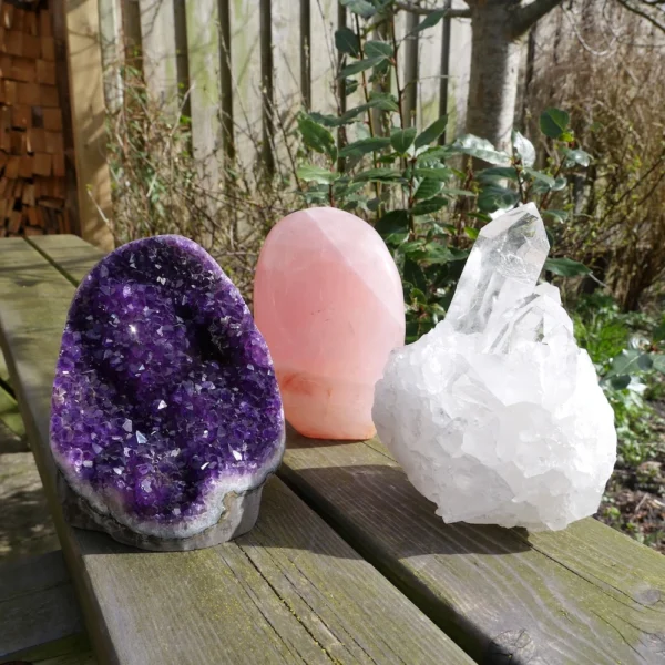 Fraaie gouden driehoek XL met topkwaliteit bergkristal, amethist en rozenkwarts