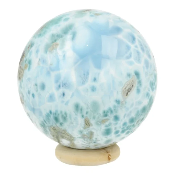 Bijzondere larimar bol met diameter van 51mm op houten ring