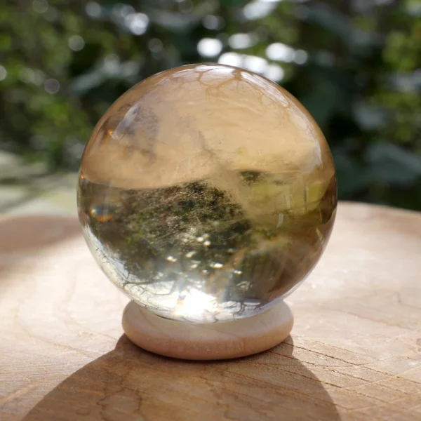 Fraaie heldergele natuurlijke citrien bol met diameter van 48mm uit Madagaskar