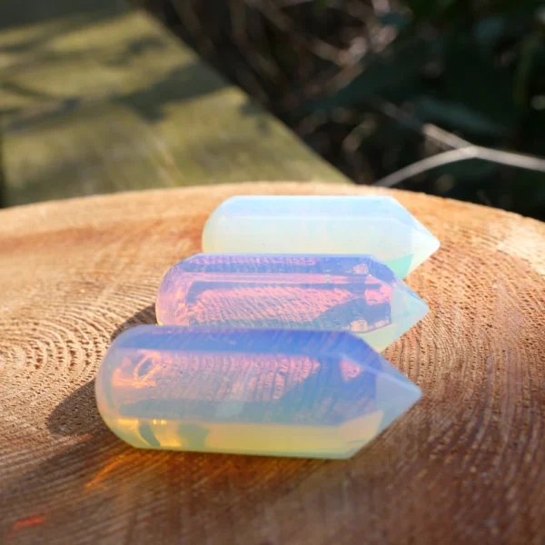 Oplaiet massagesteen van 5cm lang met bolle en spitse kant